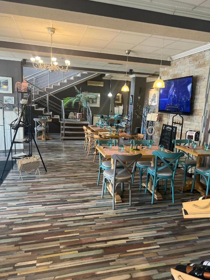 Artmotel & Bistro Hateg Luaran gambar