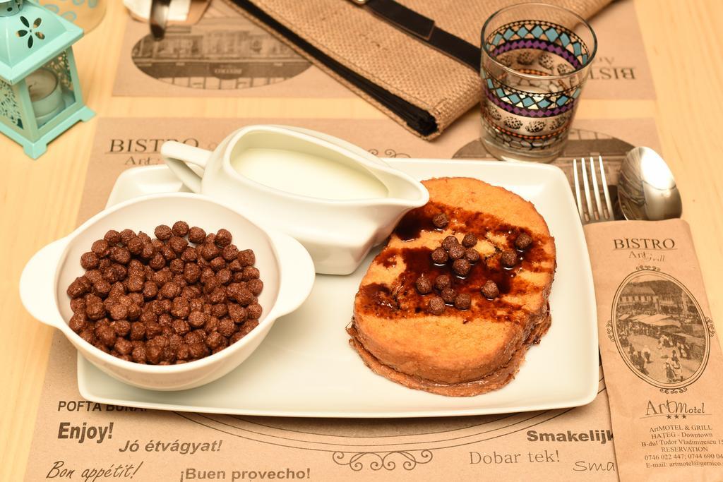 Artmotel & Bistro Hateg Luaran gambar